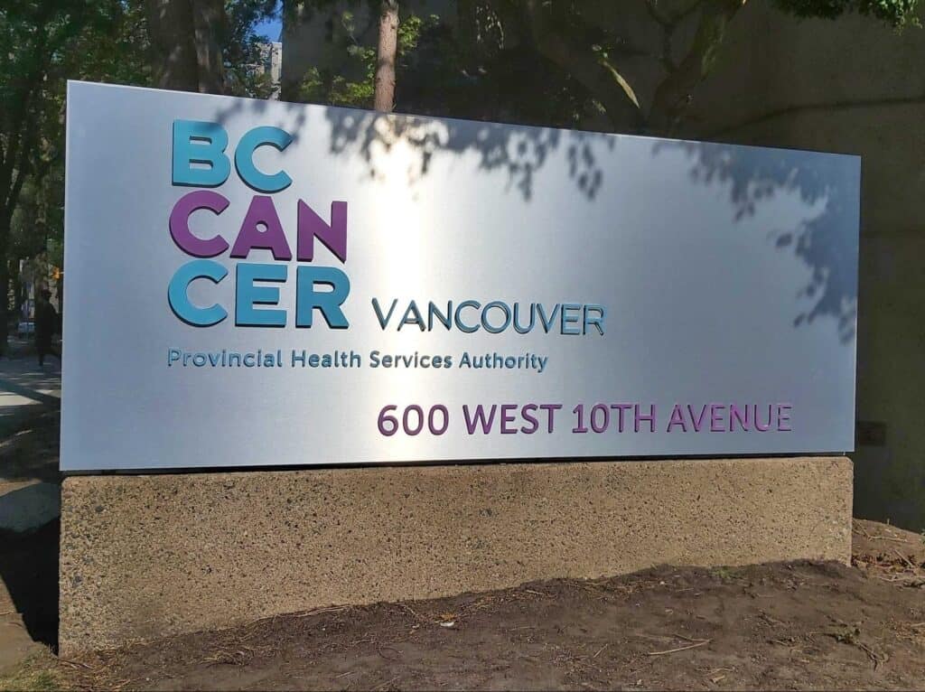 Outdoor illuminated sign