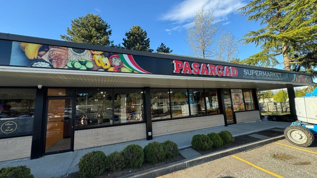 Dimensional channel letter Lightbox