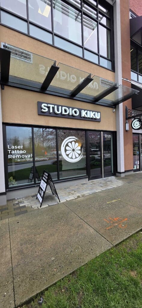 studio kiku, outside signs