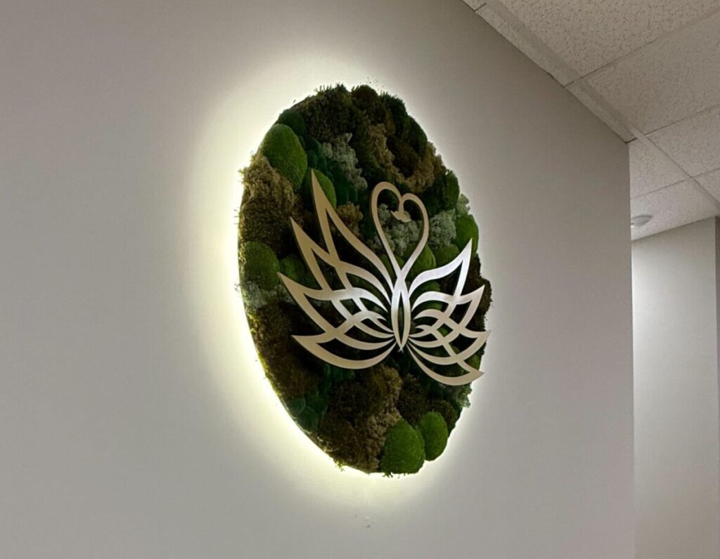 dimensional moss sign