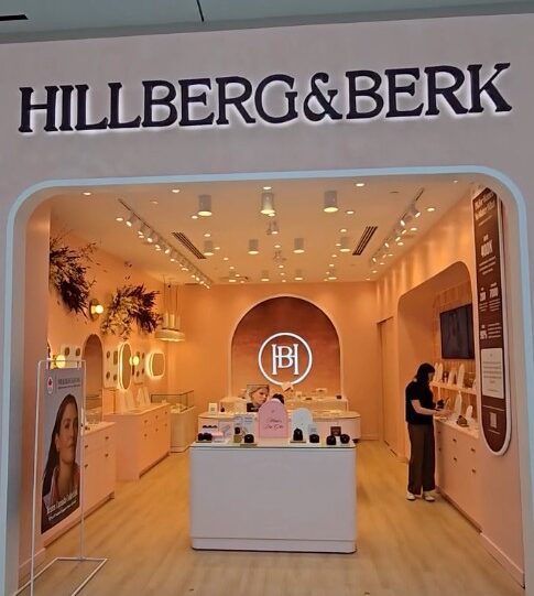 Custom illuminated channel letters installed for Hillberg & Berk. Exterior storefront signage designed to enhance brand visibility and create a premium retail presence.